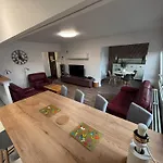 Bedinreims Elegant Bottle Quiet And Close To Center Free Parking And Wifi Free Ideal 5 A 9 Adultes Appartement