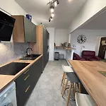 Appartement Bedinreims Elegant Bottle Quiet And Close To Center Free Parking And Wifi Free Ideal 5 A 9 Adultes Reims