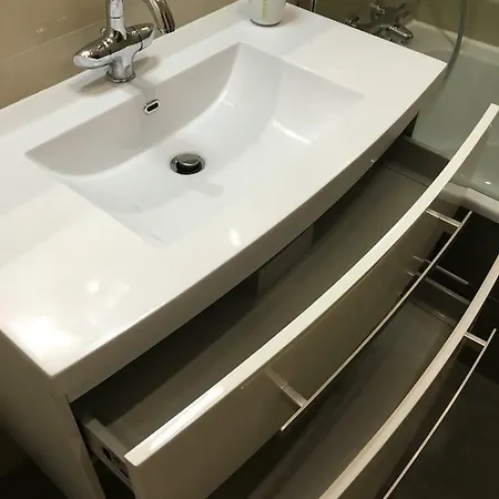 Bedinreims Elegant Bottle Quiet And Close To Center Free Parking And Wifi Free Ideal 5 A 9 Adultes Διαμέρισμα *