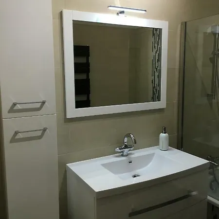 Bedinreims Elegant Bottle Quiet And Close To Center Free Parking And Wifi Free Ideal 5 A 9 Adultes Διαμέρισμα *