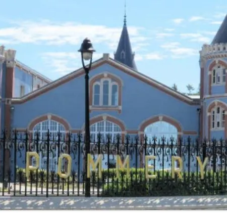 Bedinreims Elegant Bottle Quiet And Close To Center Free Parking And Wifi Free Ideal 5 A 9 Adultes * Ρενς