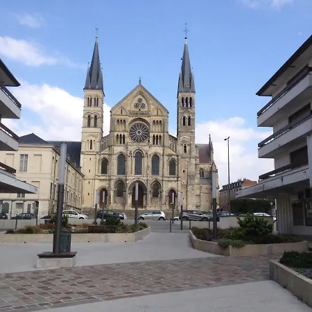 Apartman Bedinreims Elegant Bottle Quiet And Close To Center Free Parking And Wifi Free Ideal 5 A 9 Adultes Reims