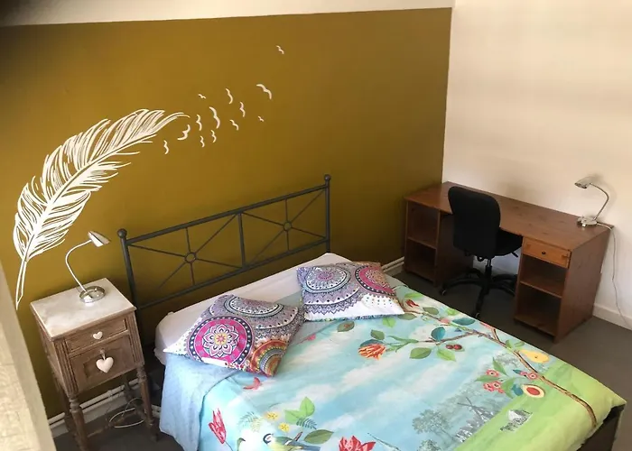 Bedinreims Elegant Bottle Quiet And Close To Center Free Parking And Wifi Free Ideal 5 A 9 Adultes * Reims