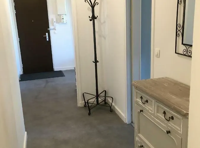 Bedinreims Elegant Bottle Quiet And Close To Center Free Parking And Wifi Free Ideal 5 A 9 Adultes