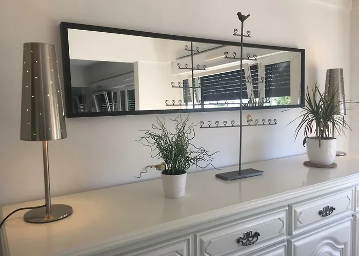 Bedinreims Elegant Bottle Quiet And Close To Center Free Parking And Wifi Free Ideal 5 A 9 Adultes * Reims